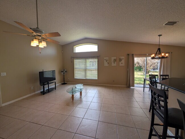 Building Photo - Beautiful 3-Bedroom Home in Suntree