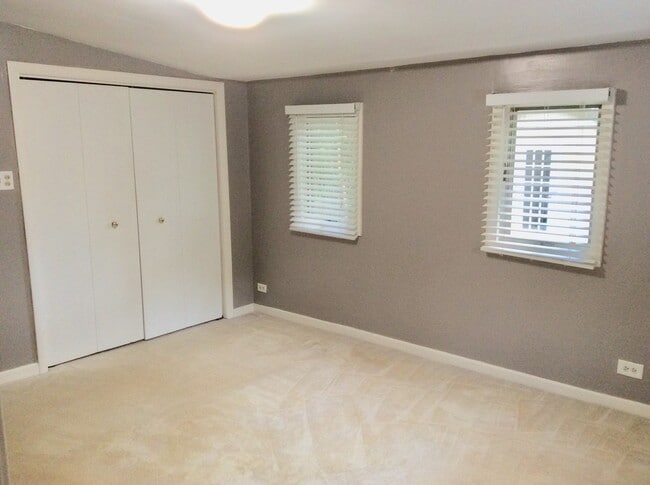 Building Photo - 133 N Woodlawn St