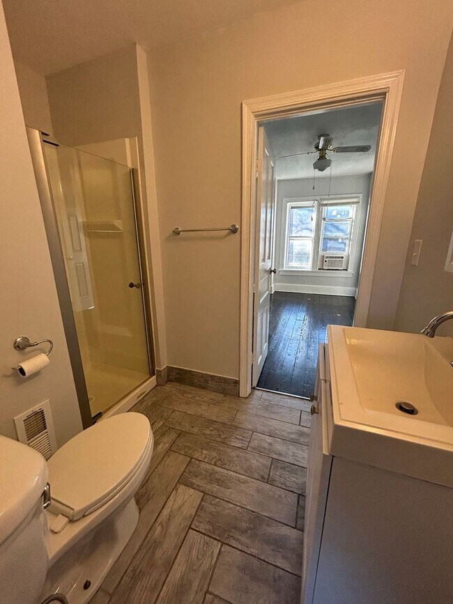 Building Photo - 222 Harris St