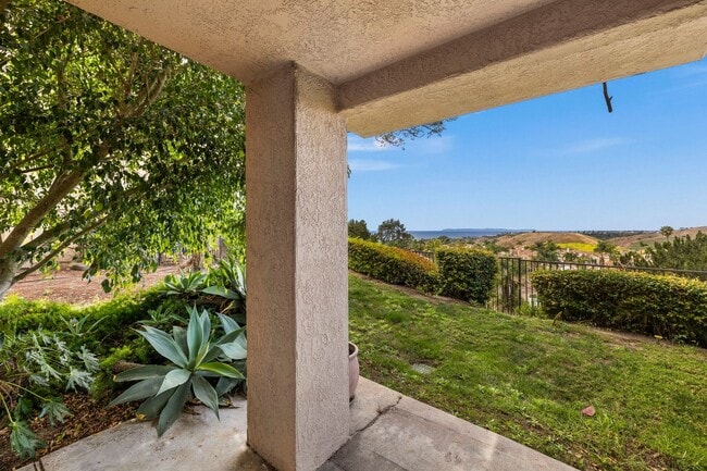 Building Photo - 1056 Calle Del Cerro