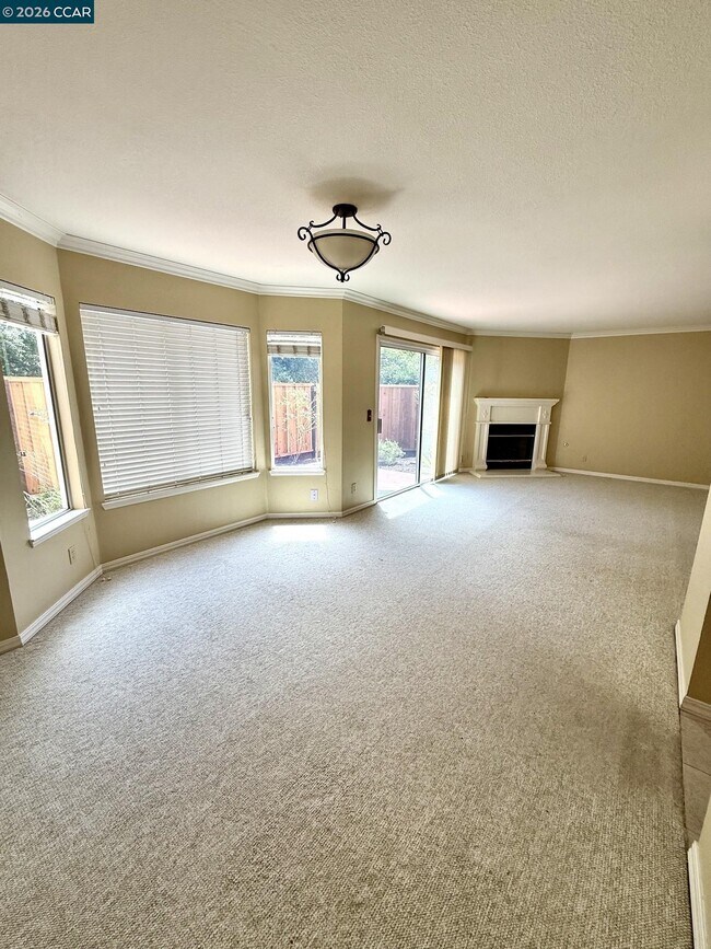Building Photo - 365 Bellflower Dr