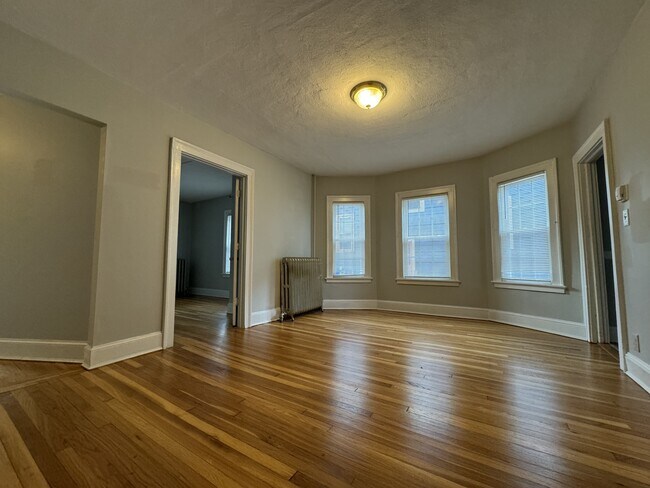 Building Photo - 18 Burgoyne St