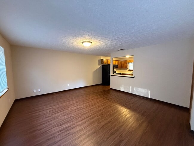 Building Photo - Smokerise Park - 2BR/1BA East Athens Living