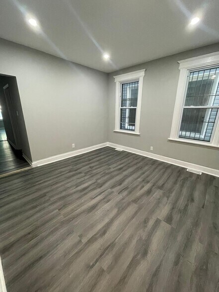 Building Photo - 528 Grove St