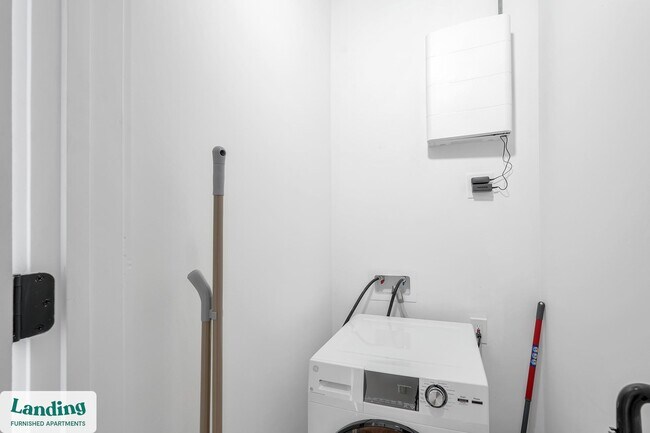 Building Photo - 31 Victor St