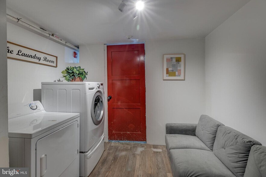 Shared Laundry - 2134 Spruce St