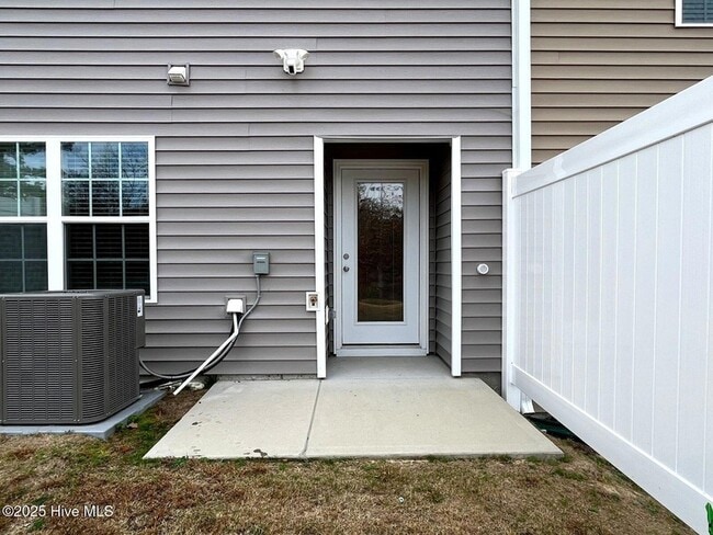 Building Photo - 2705 Gracie Ln