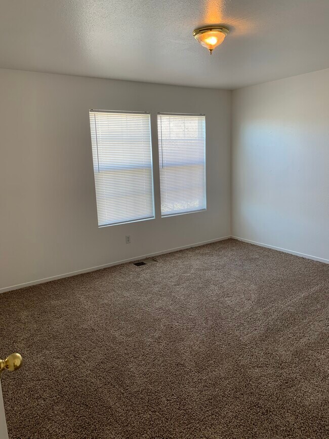 Building Photo - 1118 Solstice Ave