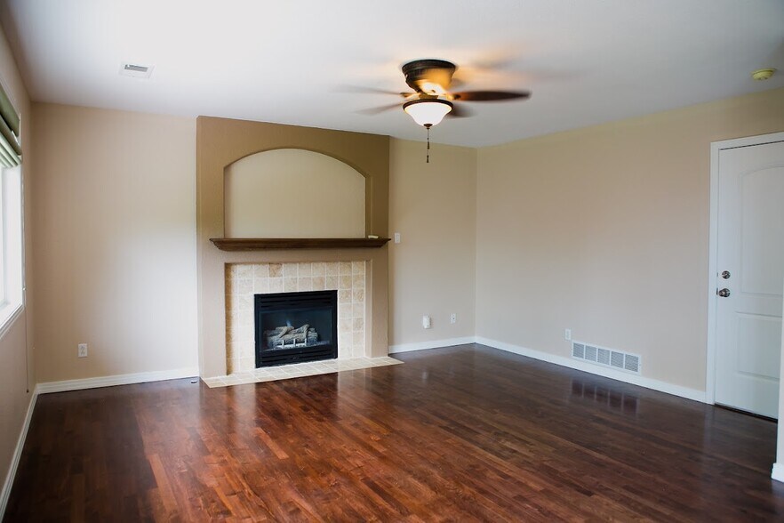 Building Photo - 4780 W 125th Ave