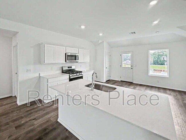 Building Photo - 7113 S Maple Ave