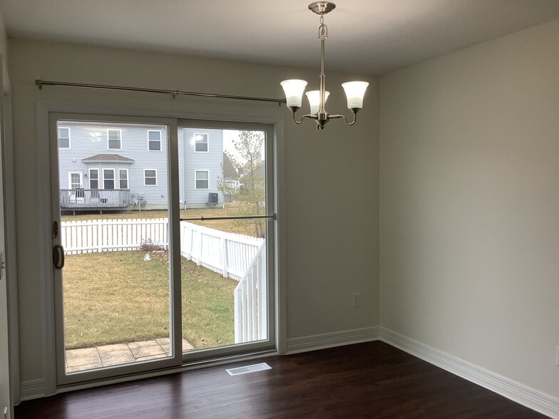 Building Photo - 768 Shellbark St