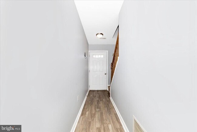 Building Photo - 6631 Beach Dr