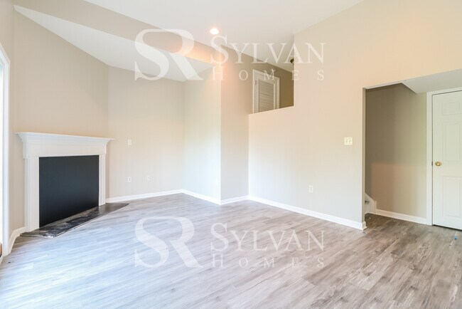Building Photo - Immerse Yourself in Comfort and Convenience