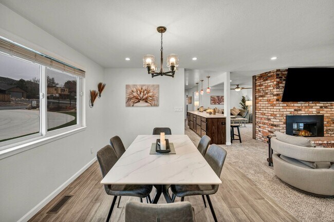 Building Photo - FULLY FURNISHED MOUNTAIN VIEW RETREAT with HOT TUB, RV PARKING & NO HOA