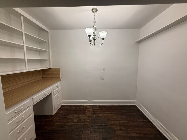 Building Photo - 2814 E Admiral Ct