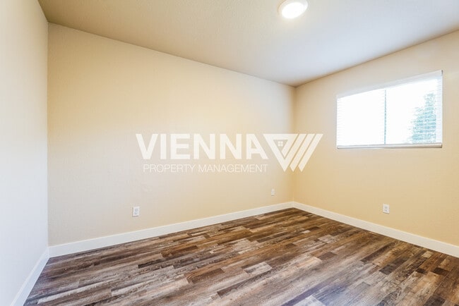 Building Photo - 500 4th St