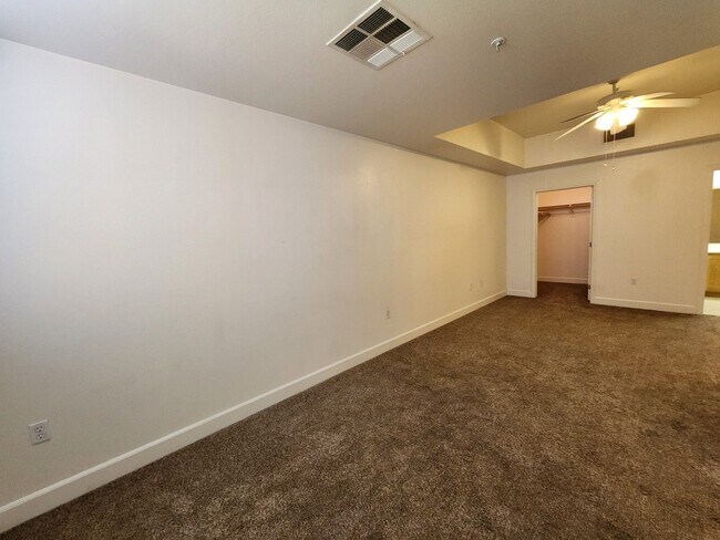 Building Photo - Luxury Mid-rise Condo unit  located on the...