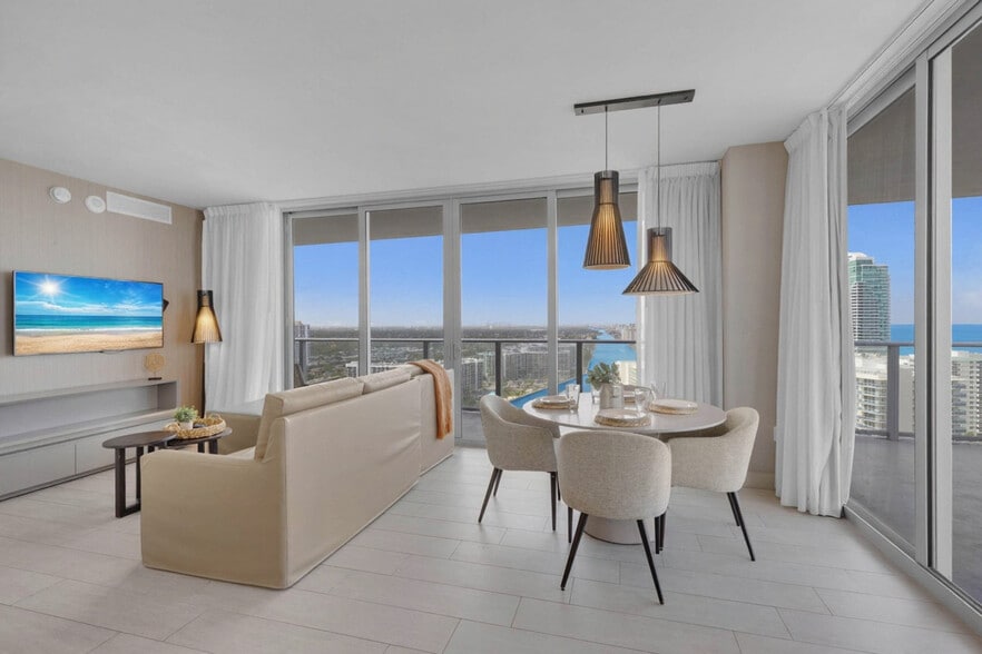 Building Photo - 4010 S Ocean Dr