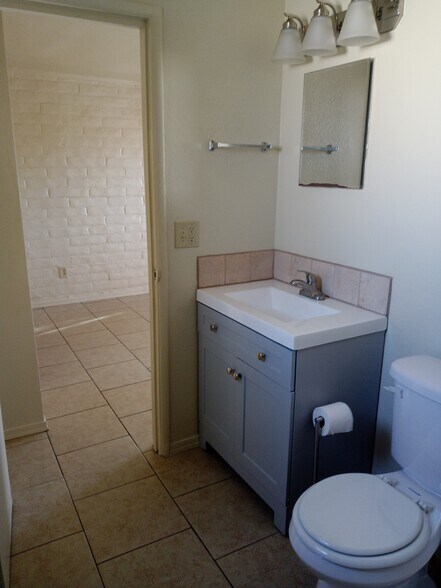 Building Photo - 244 N Westmoreland Ave