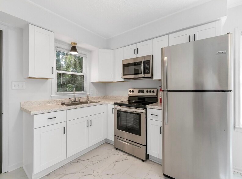 Building Photo - 409 Yardley Ct