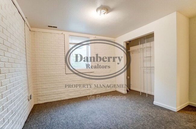 Building Photo - 3704 Willow Run Dr