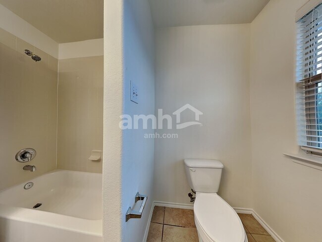 Building Photo - 1083 Carpenter Ct