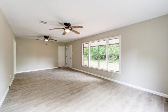 Building Photo - 808 TX-393 Loop