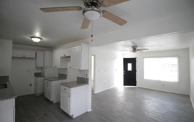 Building Photo - 1625 Sunrise Rd