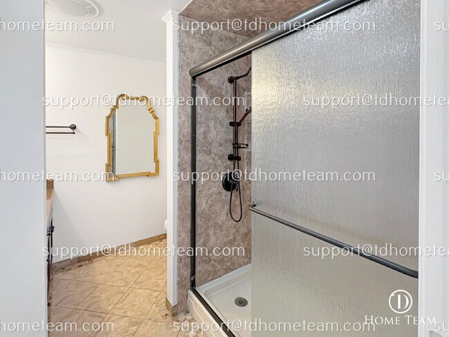 Building Photo - "Charming 3-Bed Home in Renton with Granite Touches & Gleaming Hardwood Floors!"
