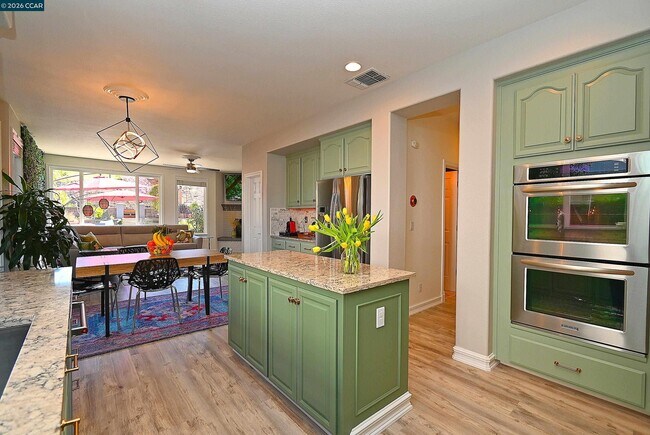 Building Photo - 829 Deer Spring Cir