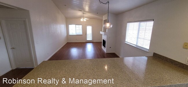 Building Photo - 2 br, 2 bath House - 3327 Erva St. Unit # 201
