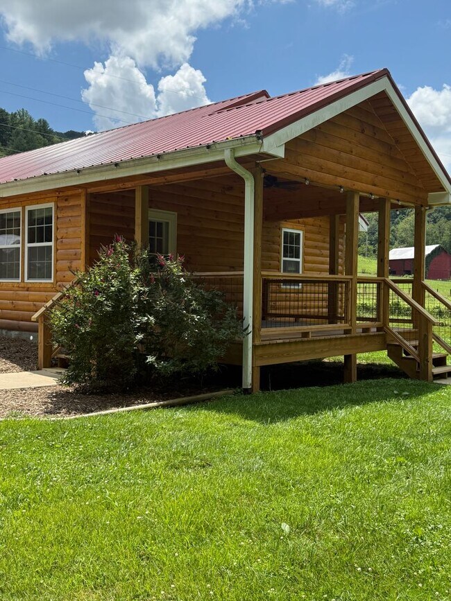 Building Photo - Updated 2 Bed 1 Bath Home in Mars Hill, NC!!