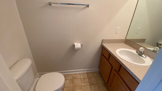 Building Photo - 565 Scrub Jay Dr