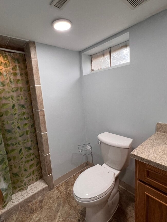 Building Photo - 1202 Reading St