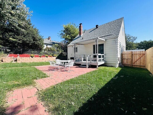 Building Photo - 830 S 54th St