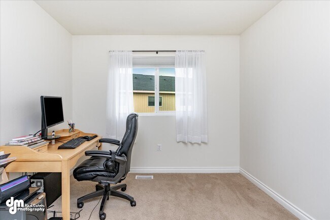 Building Photo - 299 Skwentna Dr