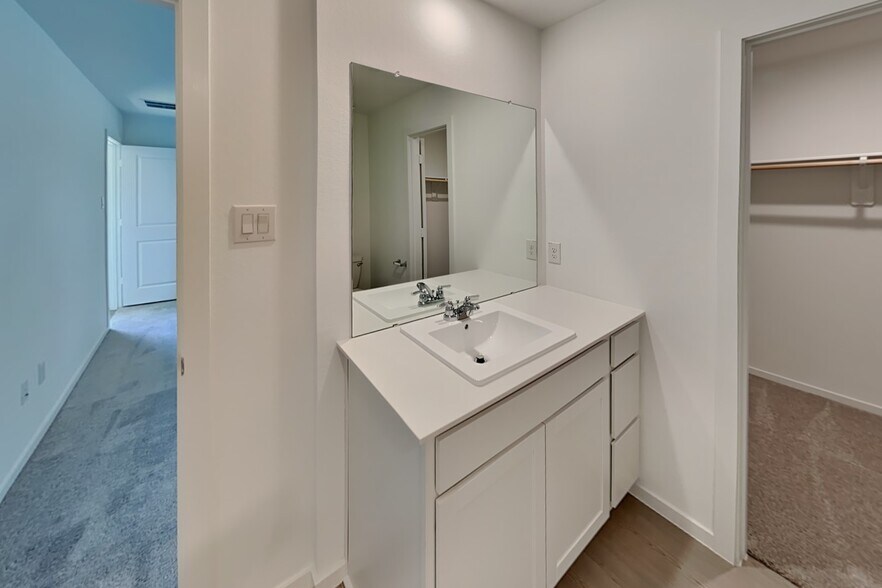 Building Photo - 922 Lago Laceno Ln