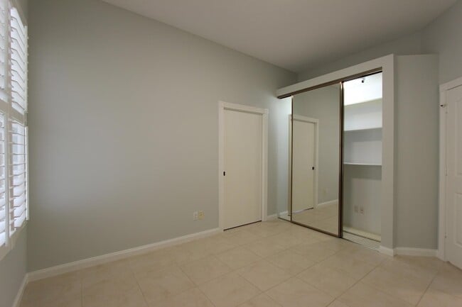 Building Photo - 117 Hampton Cir
