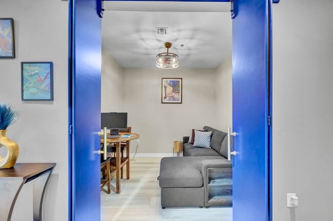Building Photo - Fully Furnished 2 Bedroom 2 Bath High Rise with Strip Views