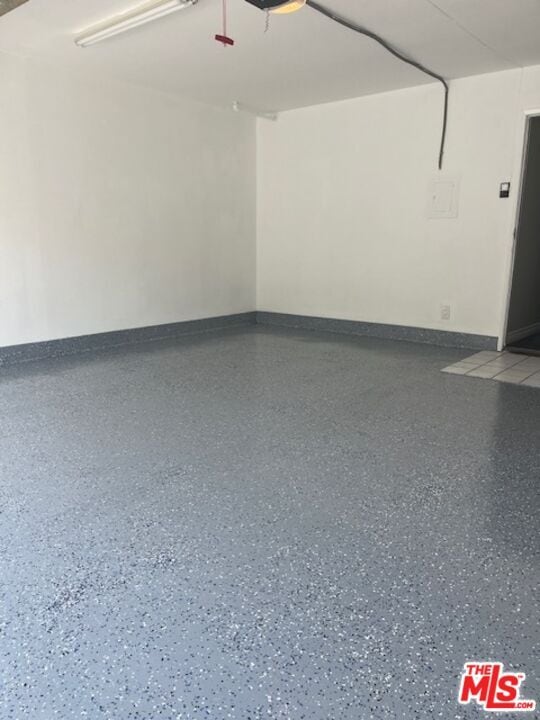 Building Photo - 533 W 219th St