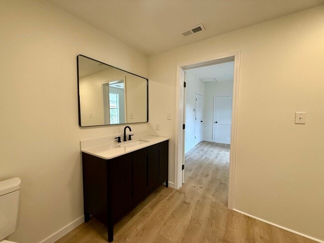 Building Photo - Fully Remodeled 3 Bedroom/1 Bathroom Home ...
