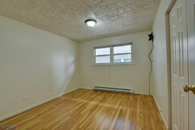 Building Photo - 295 N Park St