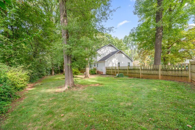 Building Photo - 3 Bedroom home in Coventry Woods!