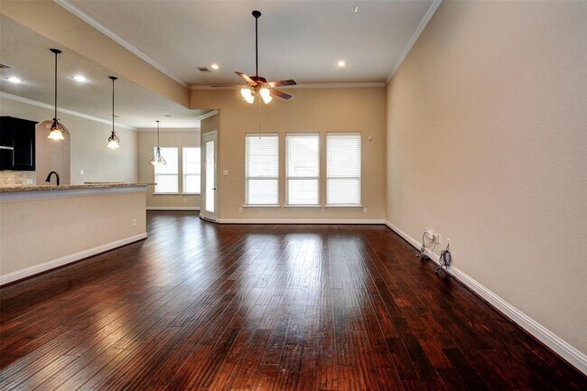 Building Photo - 106 Bella Sole