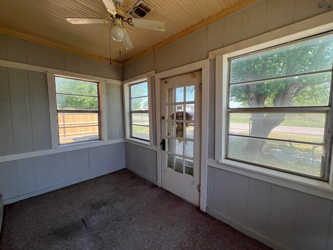 Building Photo - 610 S Bond St