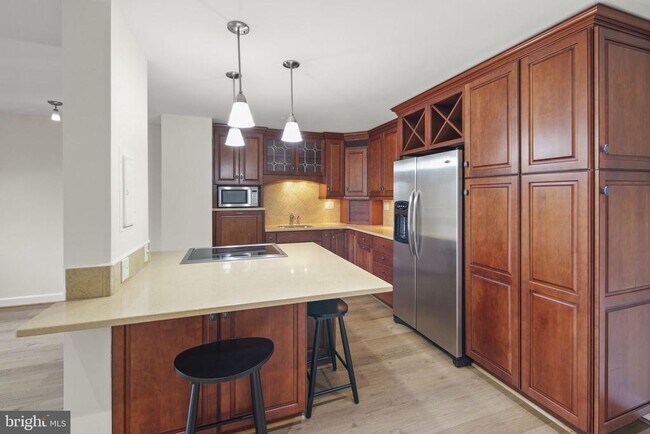 Building Photo - 8340 Greensboro Dr