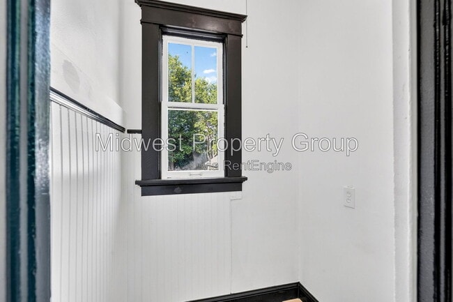 Building Photo - 11560 Old Halls Ferry Rd