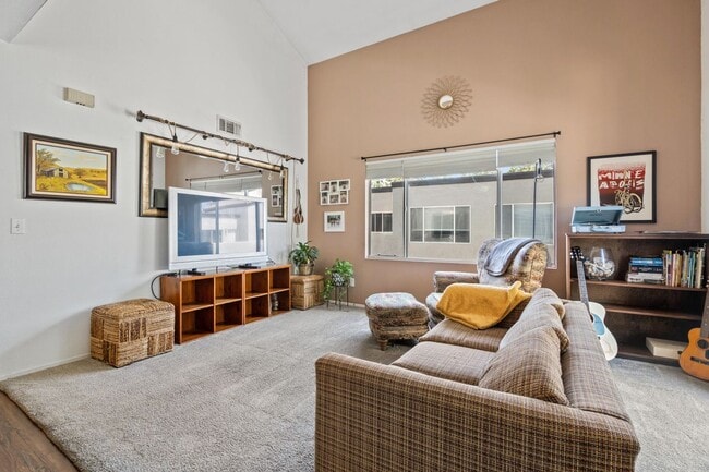 Building Photo - 21305 Nandina Ln