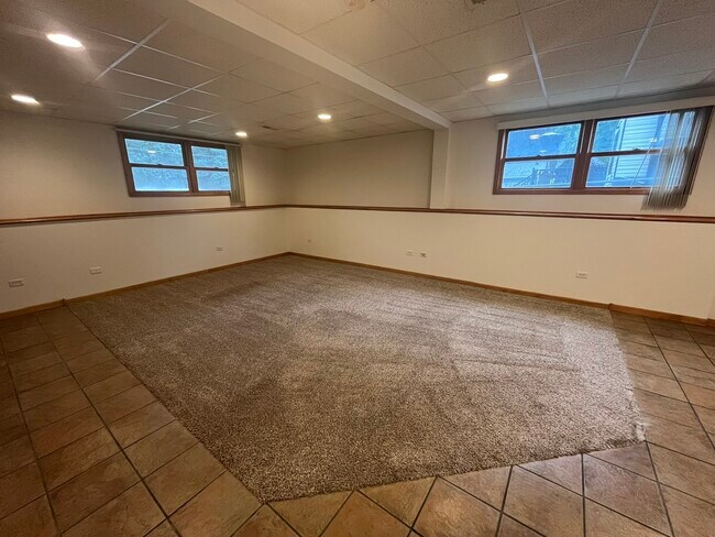 Building Photo - 3S572 Haylett Ave