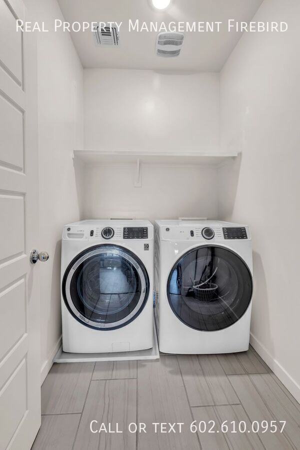 Building Photo - 2272 W Harmont Dr